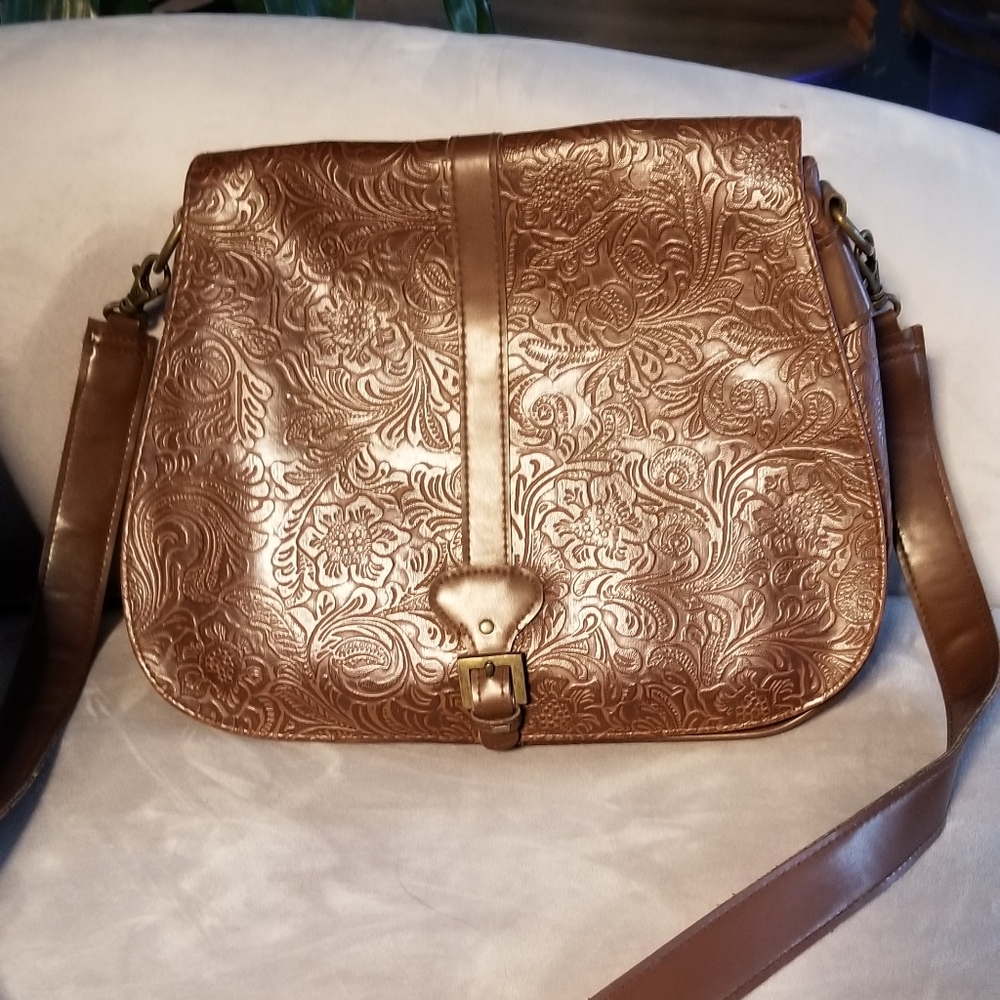 Saddle shoulder bag